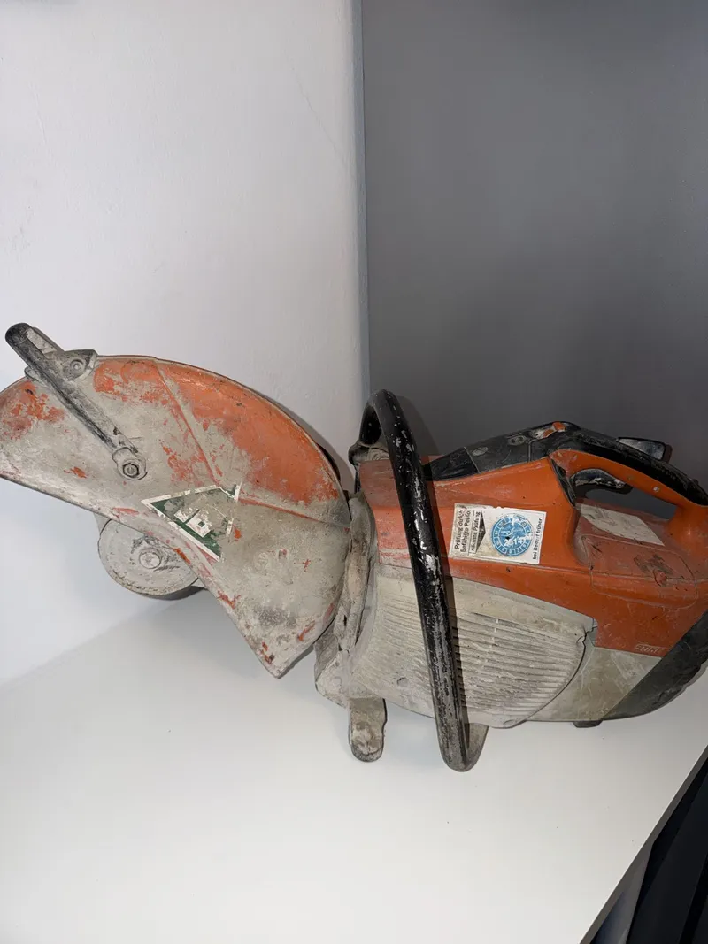 Motodebitator — mașină de tăiat beton și asfalt