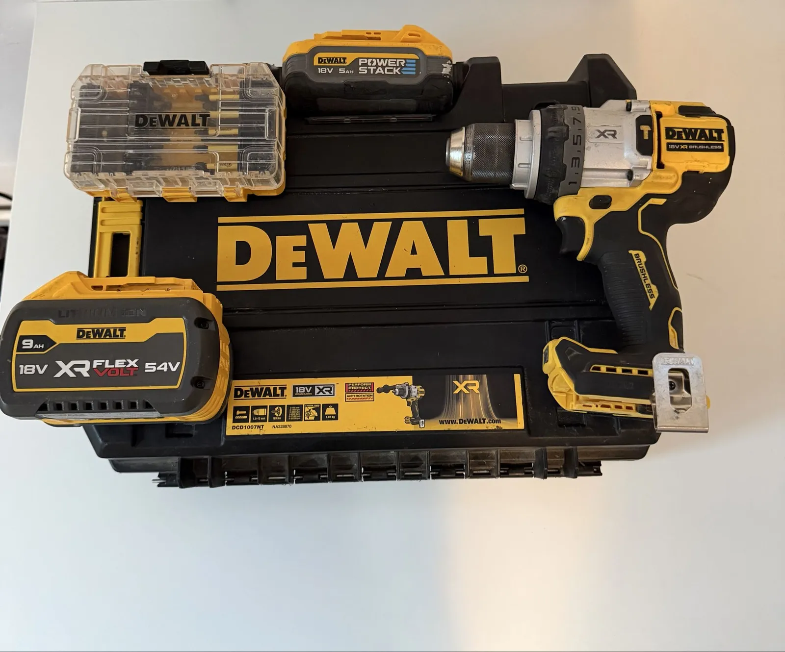 Cheie de impact 1/2″ DeWalt DCF900, cu set tubulare